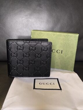 Black Embossed GG Leather Like Bi-Fold Card Holder Wallet (NIB)
